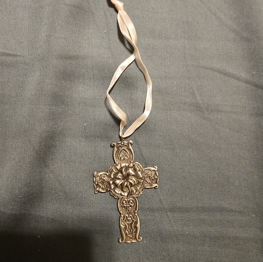 EUC Hallmark Keepsake Ornament "Victorian Cross" 1997